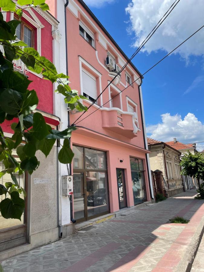 Pink House Apartments Jagodina Eksteriør billede