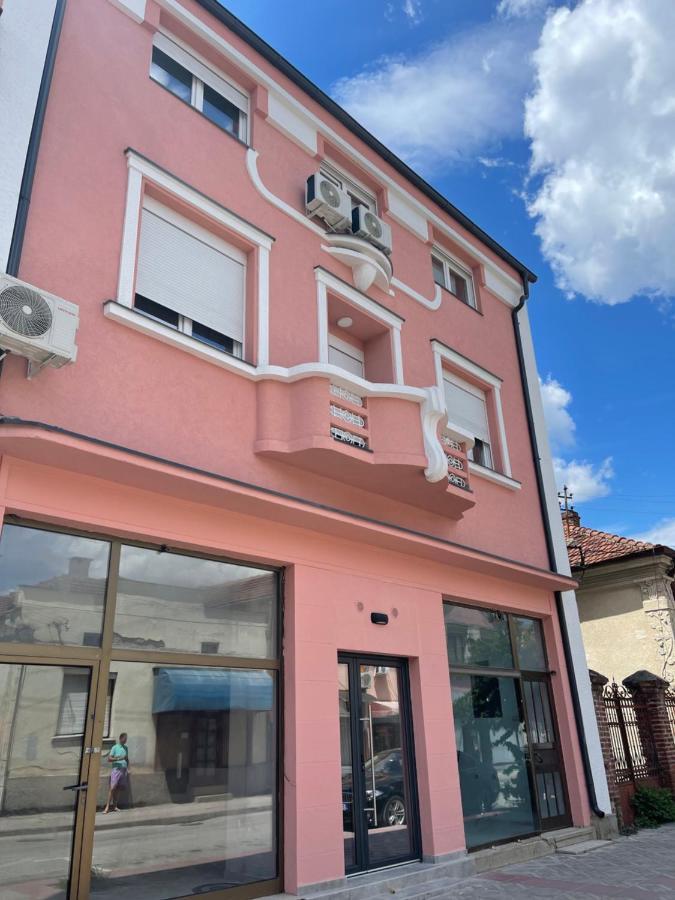 Pink House Apartments Jagodina Eksteriør billede