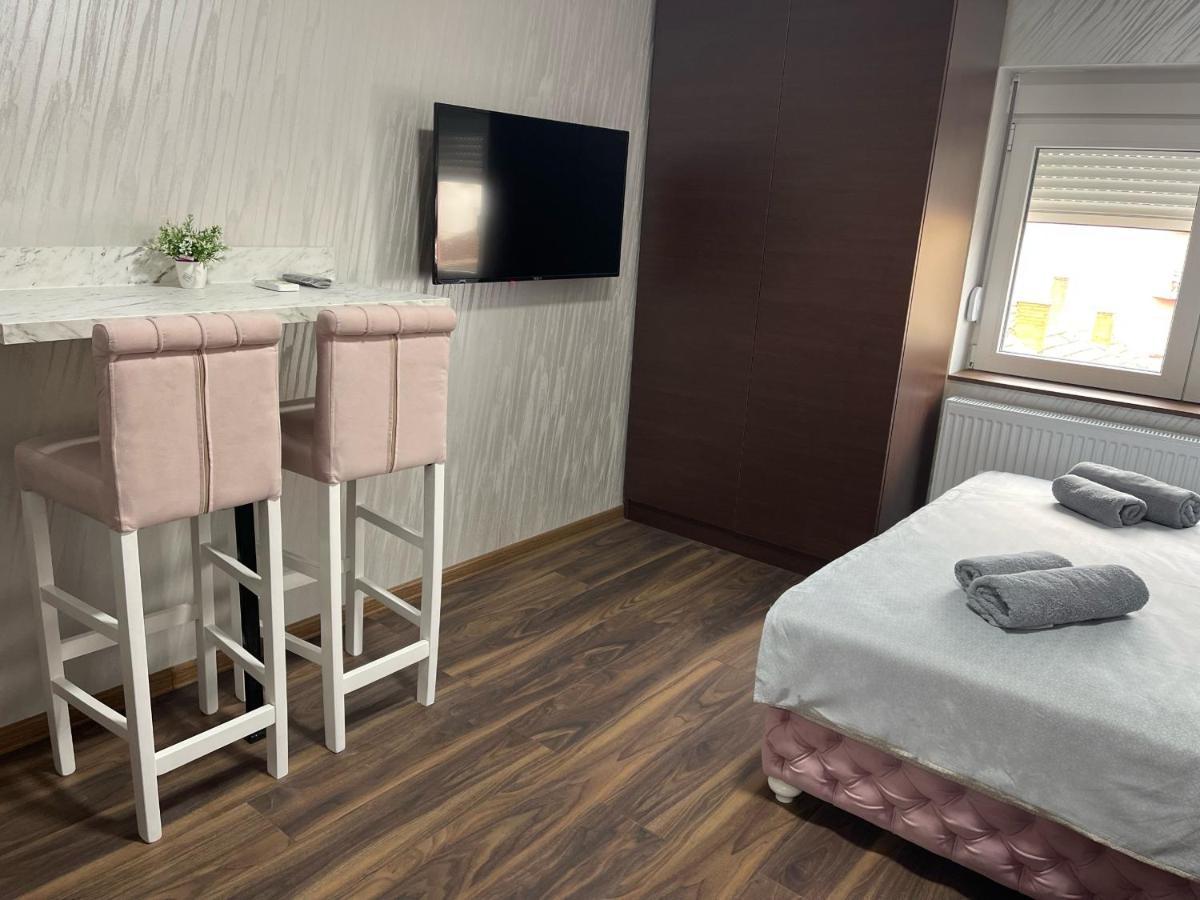 Pink House Apartments Jagodina Eksteriør billede